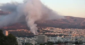 EKTAKTO ΤΩΡΑ: Φωτιά τώρα μέσα στην Αθήνα, αναφορές και για εκρήξεις – Ήχησε το 112
