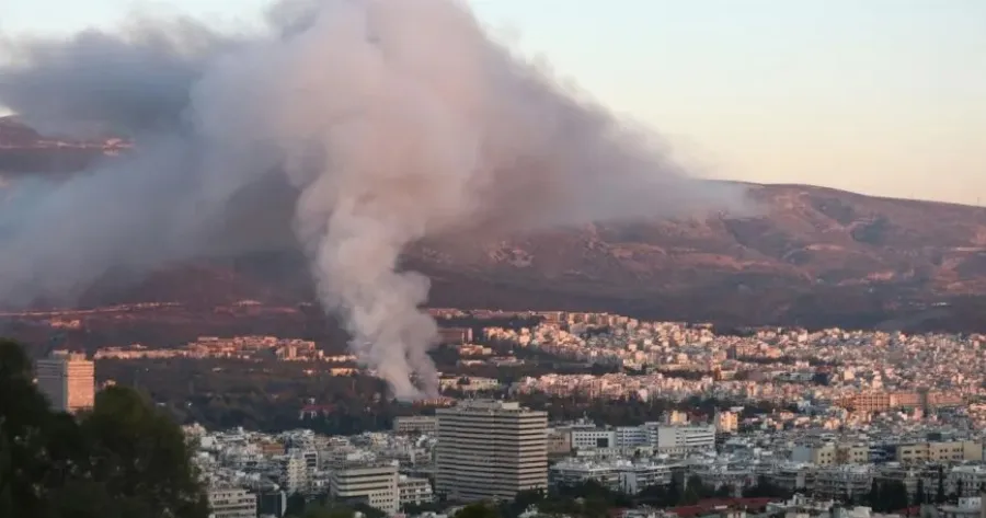 EKTAKTO ΤΩΡΑ: Φωτιά τώρα μέσα στην Αθήνα, αναφορές και για εκρήξεις – Ήχησε το 112