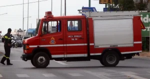 Ελλάδα – Σε εξέλιξη μεγάλες φωτιές – Οι φλόγες έφτασαν στην παραλία – Αναφορές για εγκλωβισμένους