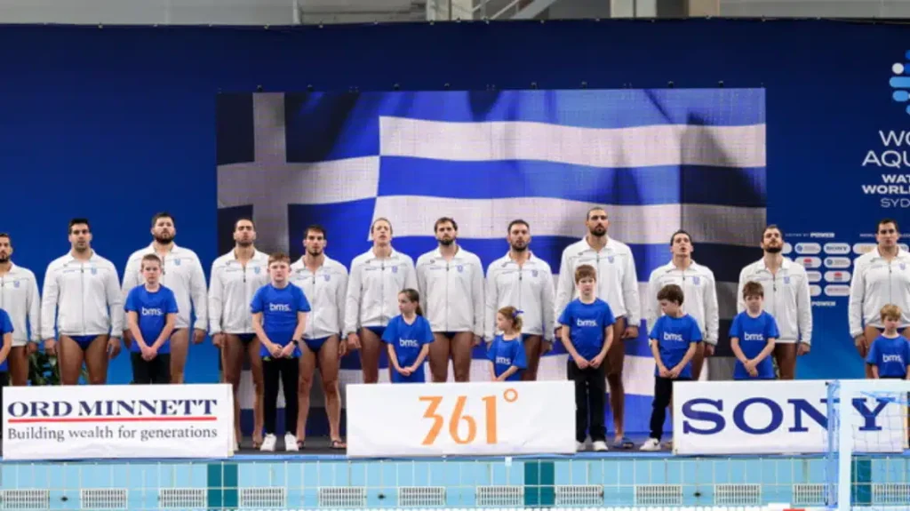 ΘΡΙΑΜΒΟΣ ΓΙΑ ΤΗΝ ΕΛΛΑΔΑ ΣΤΟ ΠΟΛΟ – Η ΣΤΙΓΜΗ ΤΗΣ ΑΠΟΝΟΜΗΣ ΤΟΥ ΠΡΩΤΟΥ ΕΛΛΗΝΙΚΟΥ ΧΡΥΣΟΥ ΜΕΤΑΛΛΙΟΥ