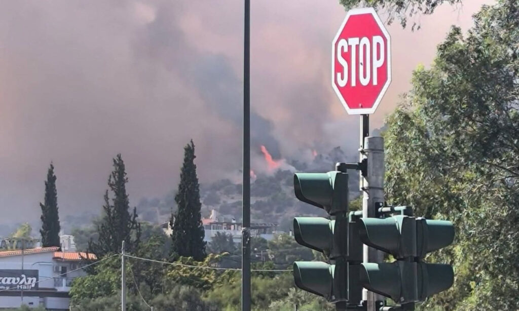 Στιγμές αγωνίας στο Δαφνί: Ασθενείς με αναπνευστικά προβλήματα εσπευσμένα στο «Αττικόν»