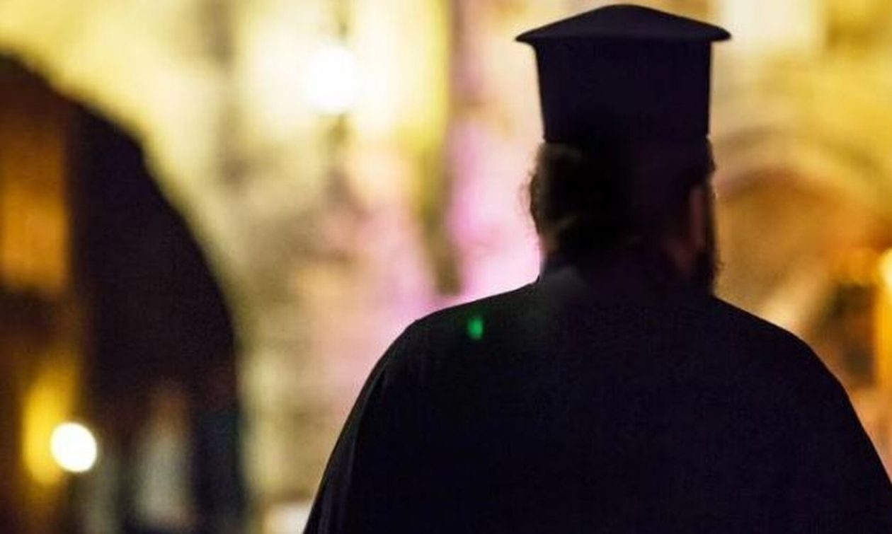 Απίστευτα πράγματα! Ιερέας χάλασε τον αρραβώνα του γιου του επειδή η νύφη ακολουθούσε την Ιωάννα Τούνη
