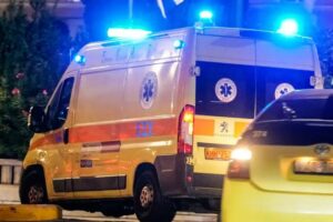 Με κατάγματα στο νοσοκομείο γνωστή τραγουδίστρια – Έπεσε από την σκηνή σε live εμφάνιση