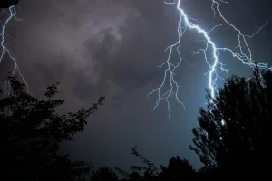 Έκτακτη προειδοποίηση Αρναούτογλου: Μπόρες και καταιγίδες σε πολλές περιοχές – Πότε έρχονται στην Αττική