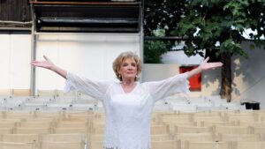 Ξεχάστε το: Ανατροπή με την κηδεία της Μάρως Κοντού – Τι αλλάζει