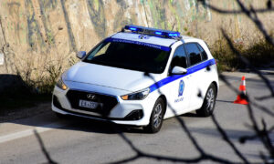 Μόλις μαθεύτηκε για την τραγική μάνα της Λαμίας που είχε αγκαλιά 24 ώρες το νεκρό γιο της – Οικογενειακό δράμα πίσω από τον θάνατο του 24χρονου