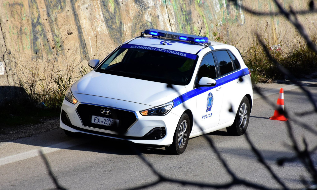 Μόλις μαθεύτηκε για την τραγική μάνα της Λαμίας που είχε αγκαλιά 24 ώρες το νεκρό γιο της – Οικογενειακό δράμα πίσω από τον θάνατο του 24χρονου