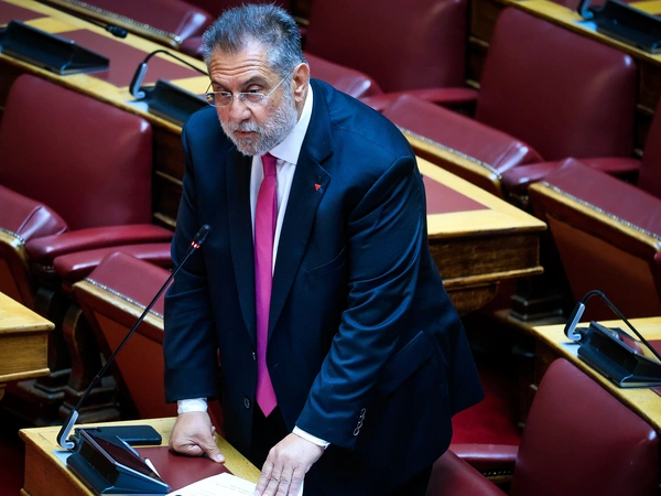 ΠΑΡΑΙΤΗΣΗ «ΒΟΜΒΑ» ΣΤΟΝ ΣΥΡΙΖΑ ΦΕΡΝΕΙ ΤΑ ΑΝΩ ΚΑΤΩ - ΑΥΤΟΣ Ο ΒΟΥΛΕΥΤΗΣ ΑΠΟΧΩΡΕΙ