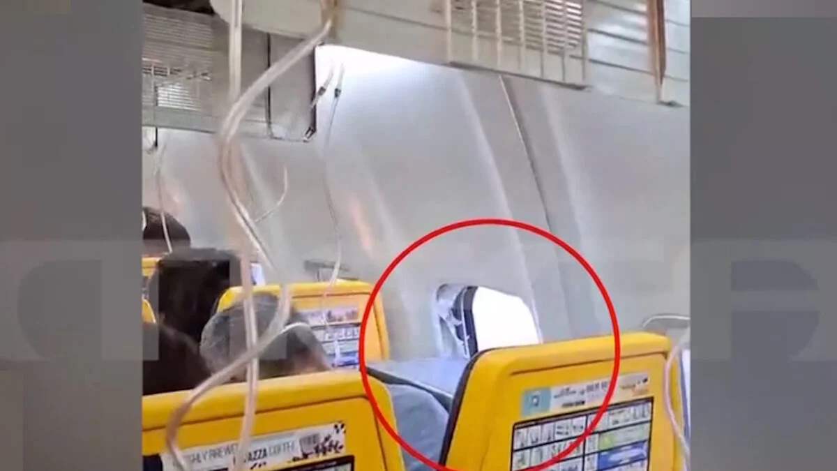 Ryanair: Αυτός είναι ο επιβάτης που σφηνώθηκε στο σπασμένο παράθυρο του αεροπλάνου