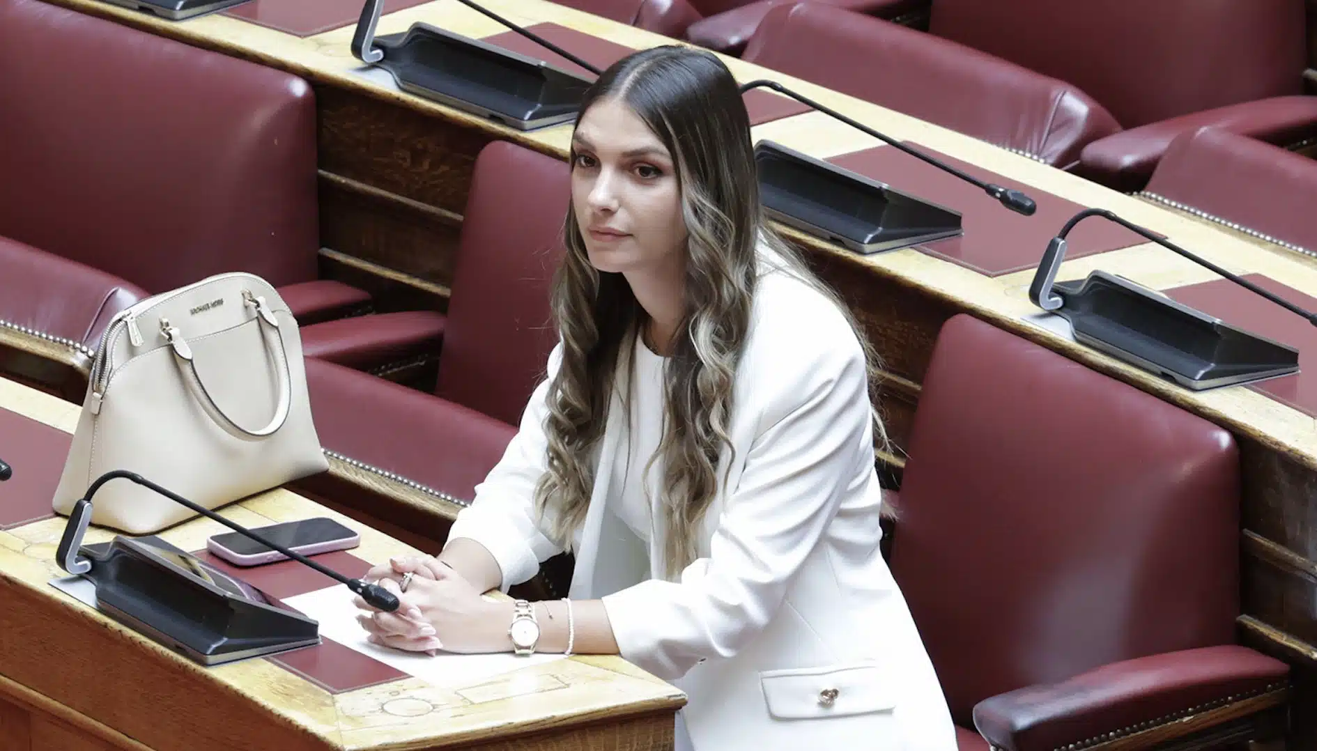Μυρτώ Κοροβέση: Ορκίστηκε η νεότερη βουλευτής του ελληνικού κοινοβουλίου