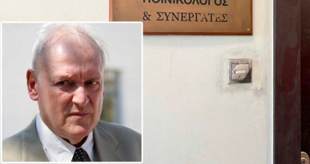 Η περιγραφή του θυρωρού που βρήκε νεκρό τον Σταύρο Γεωργίου: Οι κόρες του έβαλαν τα κλάματα μόλις τον είδαν πεσμένο δίπλα στο κρεβάτι