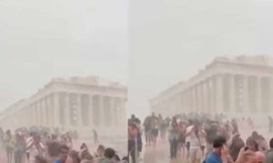 Χαμός με τουρίστες στην Ακρόπολη – Το βίντεο από την κακοκαιρία που κάνει τον γύρο του κόσμου