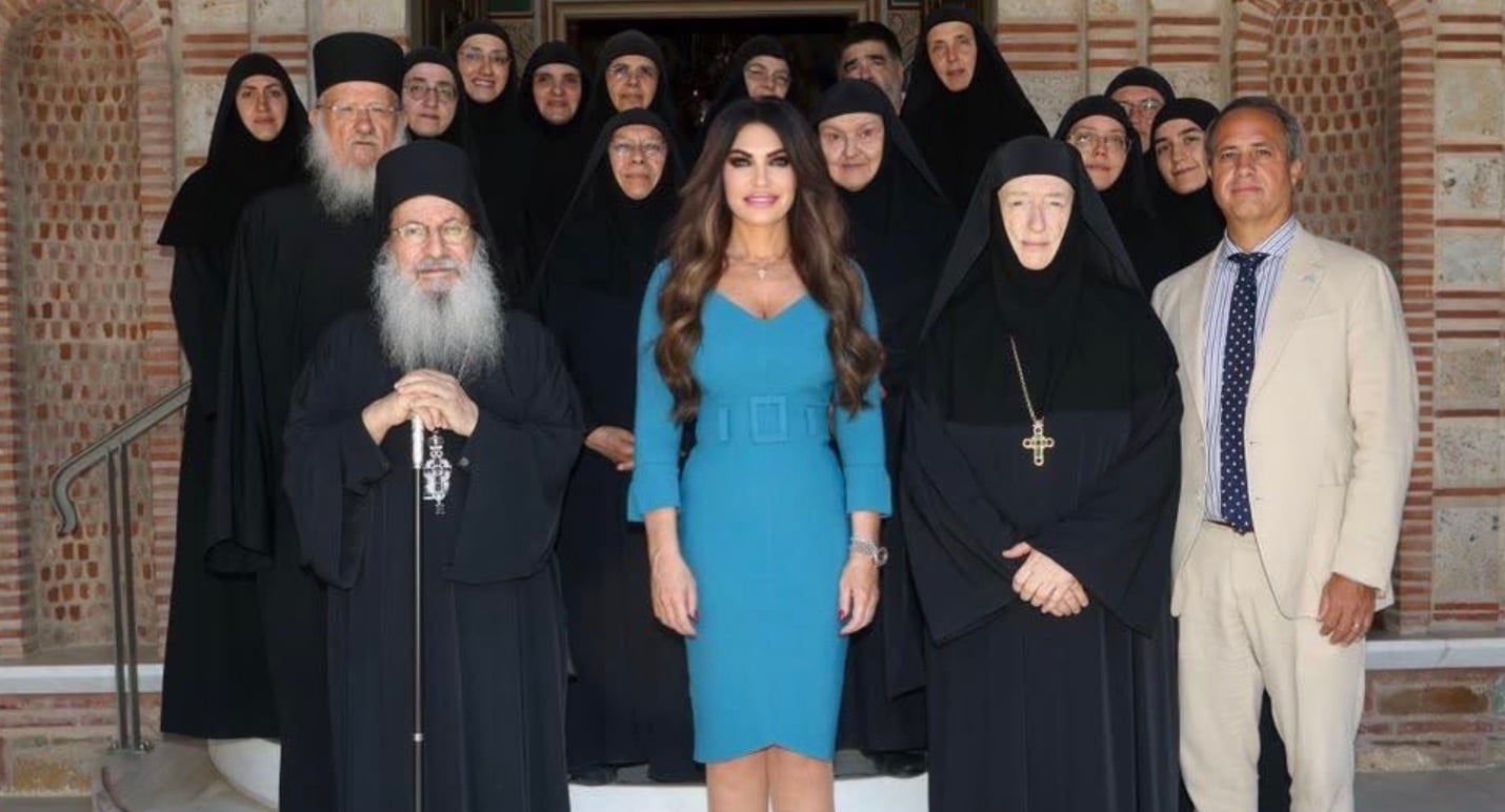 Η Κίμπερλι Γκίλφοϊλ επισκέφθηκε τη Μονή Ορμύλιας στη Χαλκιδική – Στο επίκεντρο οι δεσμοί Ελλάδας και ΗΠΑ