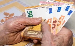 ΕΚΤΑΚΤΗ ΑΝΑΚΟΙΝΩΣΗ ΓΙΑ ΣΥΝΤΑΞΕΙΣ: ΕΡΧΕΤΑΙ ΜΟΝΙΜΗ ΑΥΞΗΣΗ