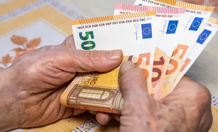 ΕΚΤΑΚΤΗ ΑΝΑΚΟΙΝΩΣΗ ΓΙΑ ΣΥΝΤΑΞΕΙΣ: ΕΡΧΕΤΑΙ ΜΟΝΙΜΗ ΑΥΞΗΣΗ