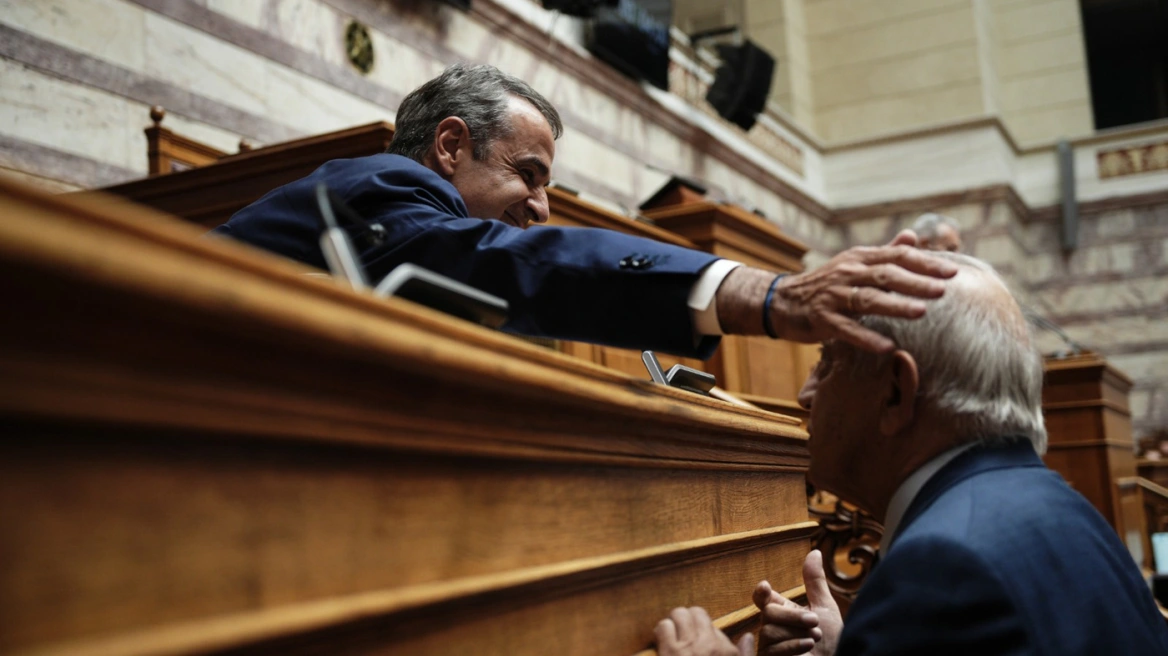 Δύσκολες ώρες στη ΝΔ: Νοσηλεύεται στο «Λαϊκό» πασίγνωστος βουλευτής - Ποιος είναι