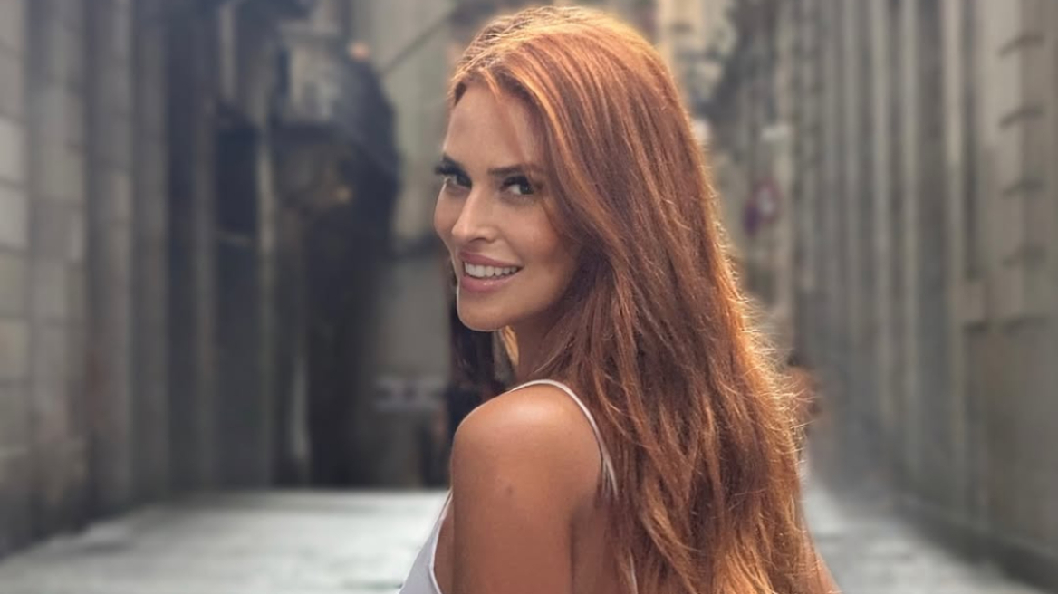 Μπλε μικροσκοπικό μπικίνι, κοιλιακοί “φέτες”, κορμί λαμπάδα:: Η 45χρονη Σίσσυ Χρηστίδου “ρίχνει” το instagram με 1 φωτο