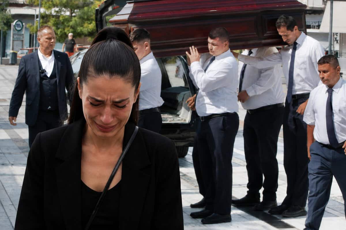 Κηδεία Κόκοτα: «Ράγισε» καρδιές η σύζυγός του στον επικήδειο λόγο της – «Έσβησε και είναι μαζί μου. Είναι η μισή μου ζωή»