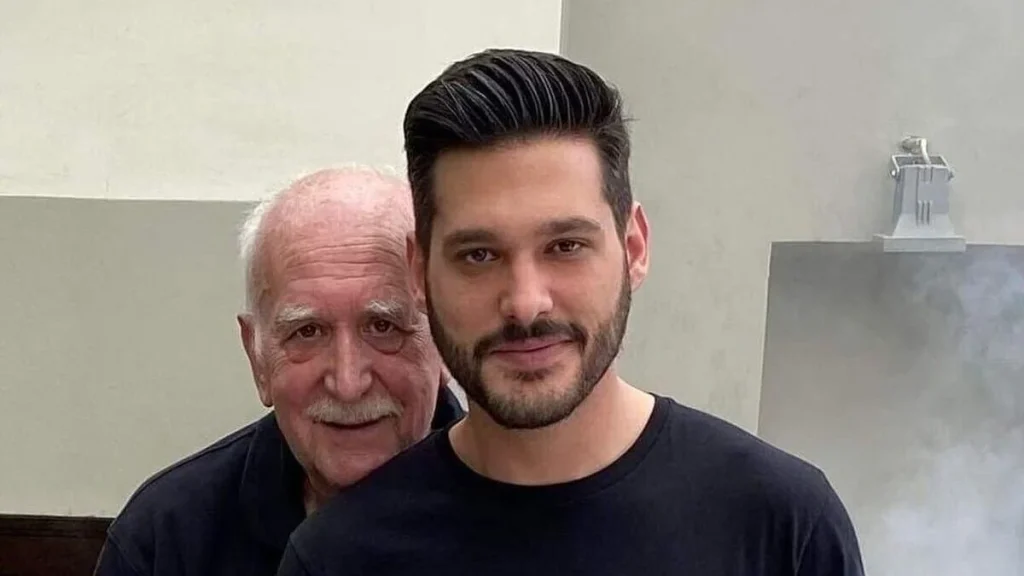 «Στη μέση η ξεφτιλισ..»: Το σχόλιο Φοίβου Παπαδάκη σε ανάρτηση ΑΝΤ1 που δεν πήρε χαμπάρι κανείς – Σε ποια αναφέρεται