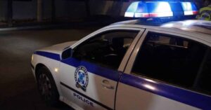 Πήρε μέχρι και το φωτοβολταϊκό από στάση λεωφορείου – Δεν πρόλαβε να χαρεί τη «λεία» του