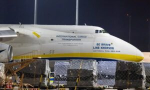 Συναγερμός ΤΩΡΑ: Αεροσκάφος cargo συγκρούστηκε με άγνωστο αντικείμενο στον αέρα