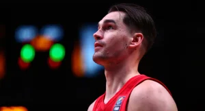 Η φωτογραφία του Χεζόνια με ερυθρόλευκη φανέλα που… άναψε φωτιές