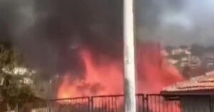 Γιαγιά πέθανε αγκαλιά με τον 4χρονο εγγονό της στο σπίτι του που είχε πιάσει φωτιά – Έσωσε πρώτα το άλλο εγγονάκι της