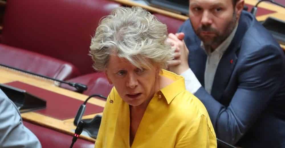Ακρίτα: «Ξέρεις πόσα πλήρωσες από την τσέπη σου για τη χλιδάτη δεξίωση του Τασούλα;»