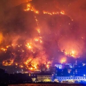 ΕΚΤΑΚΤΟ. ΤΩΡΑ – ΤΕΡΑΣΤΙΑ. ΦΩΤΙΑ ΚΑΙΕΙ ΤΑ ΠΑΝΤΑ