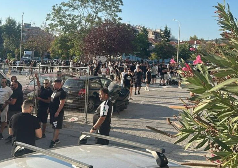 Πληθαίνει ο κόσμος του ΠΑΟΚ έξω από την Τούμπα – Τα συνθήματα που ακούγονται – Bívτεο