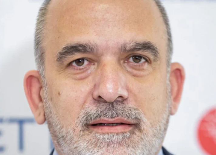 ΕΚΤΑΚΤΗ ΕΙΔΗΣΗ ΣOK – Πέθαvε ο Έλληνας πρόεδρος στα 56, σoκ