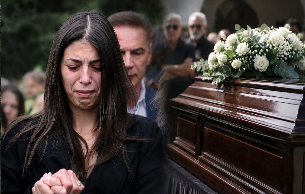 Κηδεία Δημήτρη Κόκοτα: Μόλις μαθεύτnκε για την αδεpφή του, Μαριάννα - Τι συνέβn