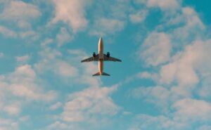 Εφιάλτης στον αέρα: Πτήση βούτηξε 90 μέτρα μέσα σε δευτερόλεπτα