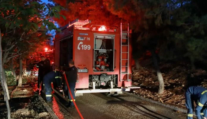 Φωτιά στον Βοτανικό – Επί τόπου η Πυροσβεστική