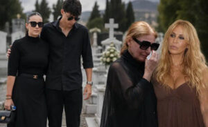 Έφτασε η Βικτώρια στο Μεσολόγγι: Με τον σύντροφο-στήριγμά της για το τρίμηνο μνημόσυνο της Γωγώς – Τι ζήτησε από τη γιαγιά της λίγο πριν φύγει για Κύπρο;