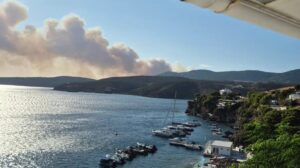 ΕΚΤΑΚΤΟ ΤΩΡΑ: Καίγεται ένα απο τα ομορφότερα νησιά μας – Τεράστια φωτιά τώρα, συναγερμός στην πυροσβεστική, εκκενώθηκαν οικισμοί