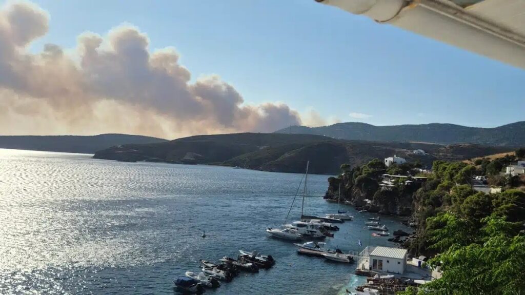 ΕΚΤΑΚΤΟ ΤΩΡΑ: Καίγεται ένα απο τα ομορφότερα νησιά μας – Τεράστια φωτιά τώρα, συναγερμός στην πυροσβεστική, εκκενώθηκαν οικισμοί