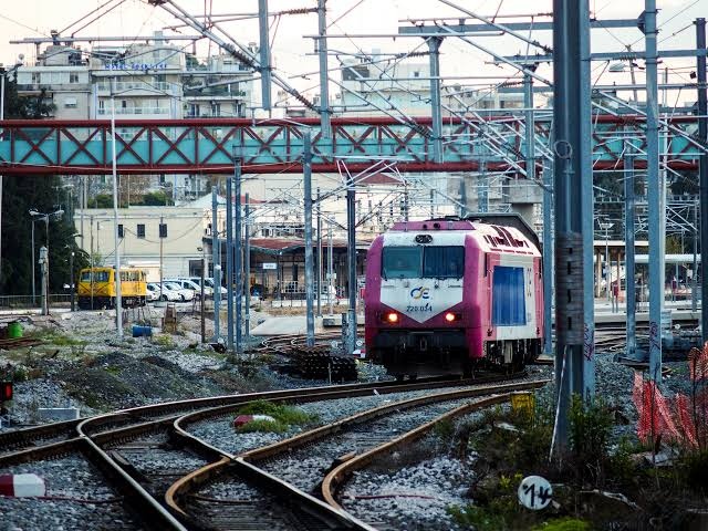 ΕΚΤΑΚΤΟ ΤΩΡΑ ΤΡΑΓΩΔΙΑ ΜΕ ΤΡΕΝΟ ΣΤΗ ΧΩΡΑ ΜΑΣ ΥΠΑΡΧΕΙ ΝΕΚΡΟΣ