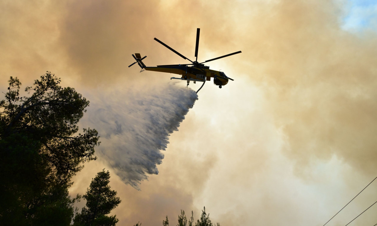 Φωτιά τώρα στη χώρα μας: Καίγεται ορεινός όγκος - Τι φοβούνται οι ειδικοί για την εξάπλωσή της