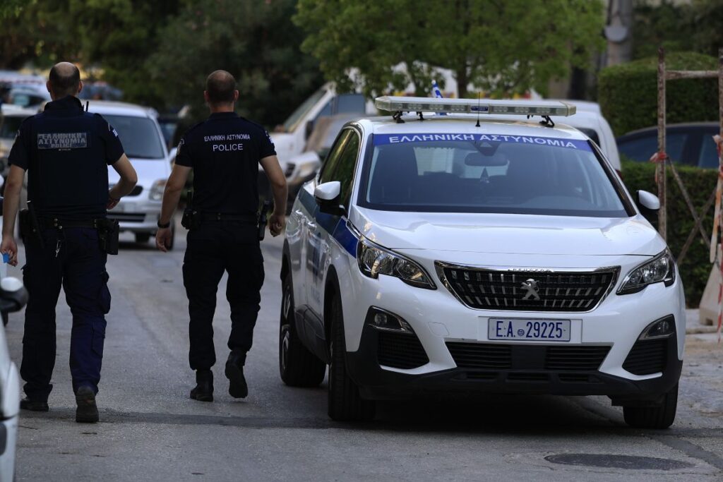 ΜΠΟΥΚΑΡΕ ΜΕΣΑ ΤΟ ΕΓΚΛΗΜΑΤΟΛΟΓΙΚΟ: ΤΙ ΒΡΕΘΗΚΕ ΣΤΟ ΣΠΙΤΙ ΤΟΥ 48ΧΡΟΝΟΥ ΑΛΒΑΝΟΥ ΓΥΝΑΙΚΟΚΤΟΝΟΥ ΤΗΣ ΝΕΑΣ ΣΜΥΡΝΗΣ