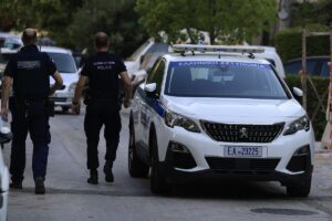 ΜΠΟΥΚΑΡΕ ΜΕΣΑ ΤΟ ΕΓΚΛΗΜΑΤΟΛΟΓΙΚΟ: ΤΙ ΒΡΕΘΗΚΕ ΣΤΟ ΣΠΙΤΙ ΤΟΥ 48ΧΡΟΝΟΥ ΑΛΒΑΝΟΥ ΓΥΝΑΙΚΟΚΤΟΝΟΥ ΤΗΣ ΝΕΑΣ ΣΜΥΡΝΗΣ