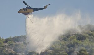 Συναγερμός στην Πυροσβεστική: Νέα φωτιά τώρα στη χώρα μας – Μεγάλη μάχη από επίγεια και εναέρια μέσα