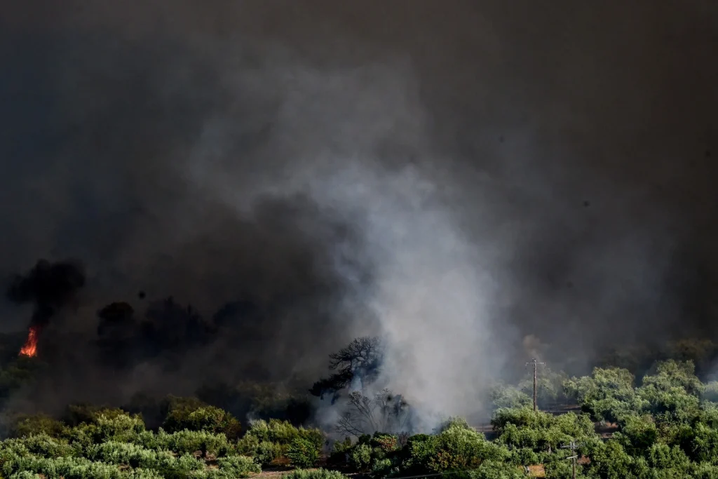 Φωτιά στο Πόρτο Γερμενό: Νέο μήνυμα από το 112