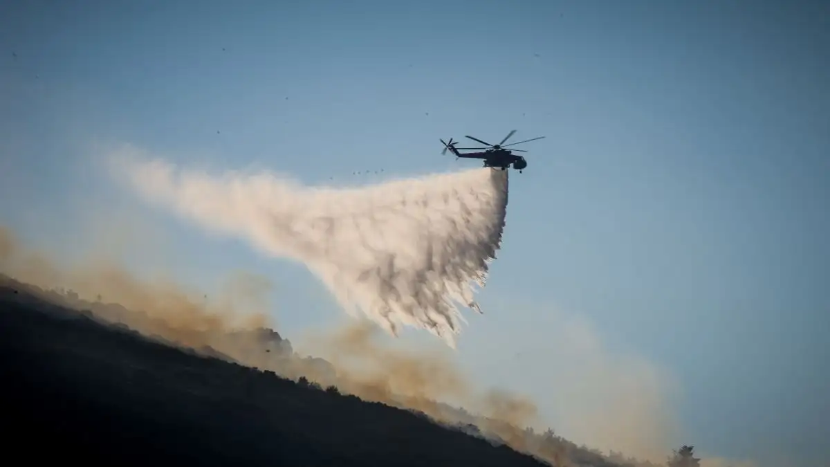 Συναγερμός για νέα μεγάλη φωτιά στη χώρα μας: Επιχειρούν τρία εναέρια μέσα – Ήχησε το 112