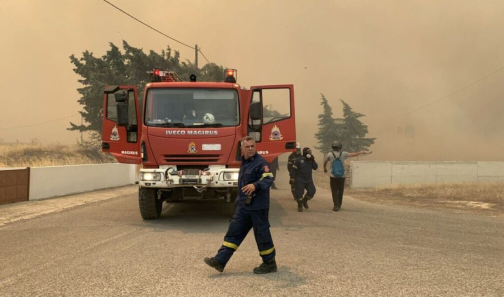 ΦΩΤΙΑ ΤΩΡΑ στην Ελλάδα – Χτύπησε το 112 στα κινητά μας
