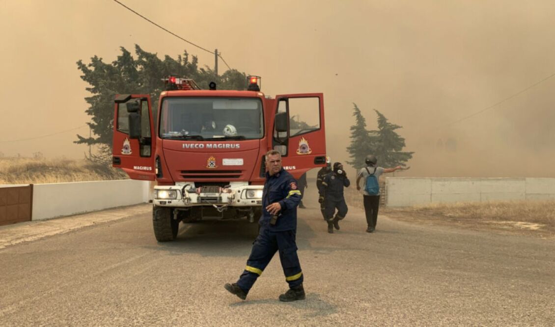 ΦΩΤΙΑ ΤΩΡΑ στην Ελλάδα - Χτύπησε το 112 στα κινητά μας