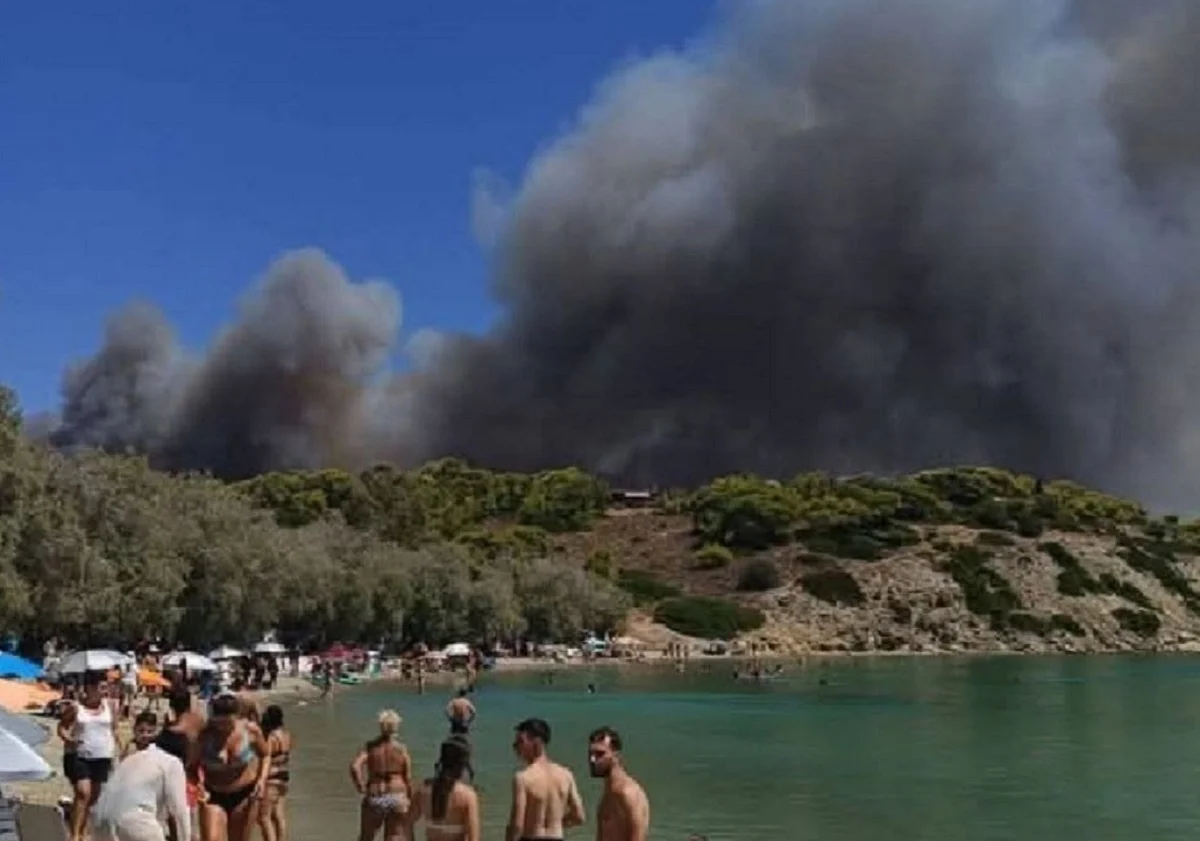 Τραγωδία στη Σαλαμίνα: Δύο νεκροί από τις φωτιές, καίγονται σπίτια – Σε εξέλιξη επιχείρηση εκκένωσης