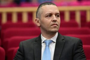 Το κόλπο του Ηλία Κασιδιάρη με το νέο κόμμα και η «παράκαμψη» του Αρείου Πάγου
