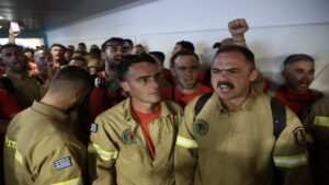 Έκτακτη απόφαση για τους εποχικούς πυροσβέστες
