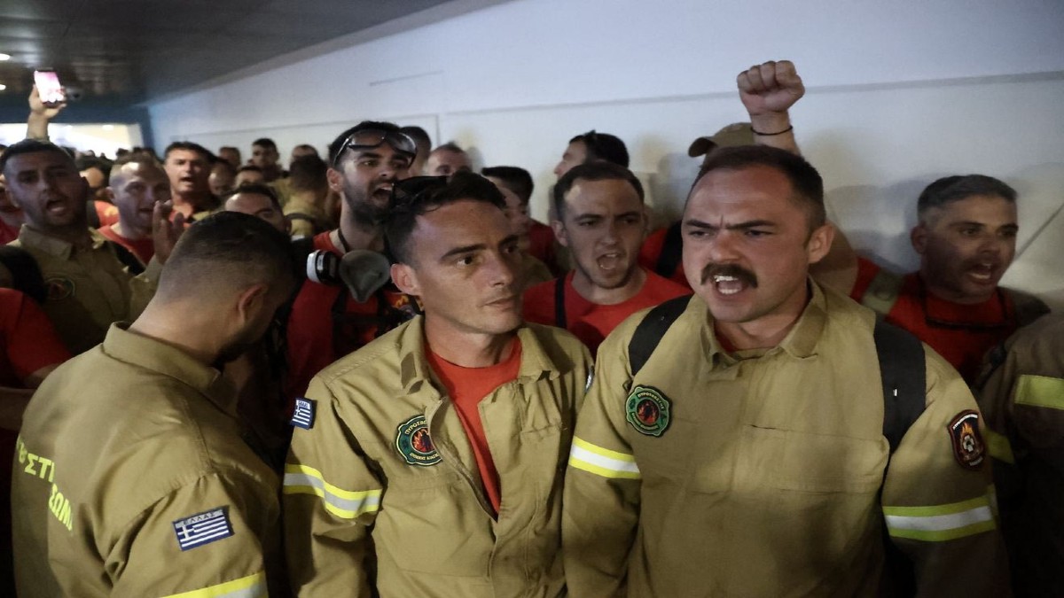 Έκτακτη απόφαση για τους εποχικούς πυροσβέστες